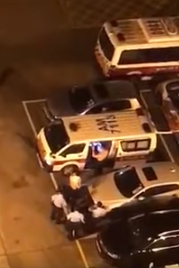 江永祥澄清該警員在不屬自己警區工作,因人太多為方便於停車場換衫下班。網圖