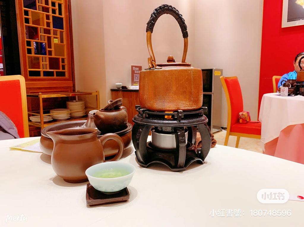 茶是凤凰楼的名物。（图片来源：小红书@两只吃饱了吗）