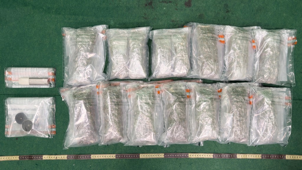 曼谷抵港女藏60萬元大麻花 遭機場海關拘捕。海關圖片