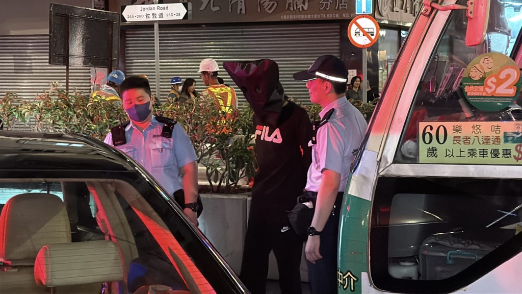 私家車男司機當場被捕。黎志偉攝