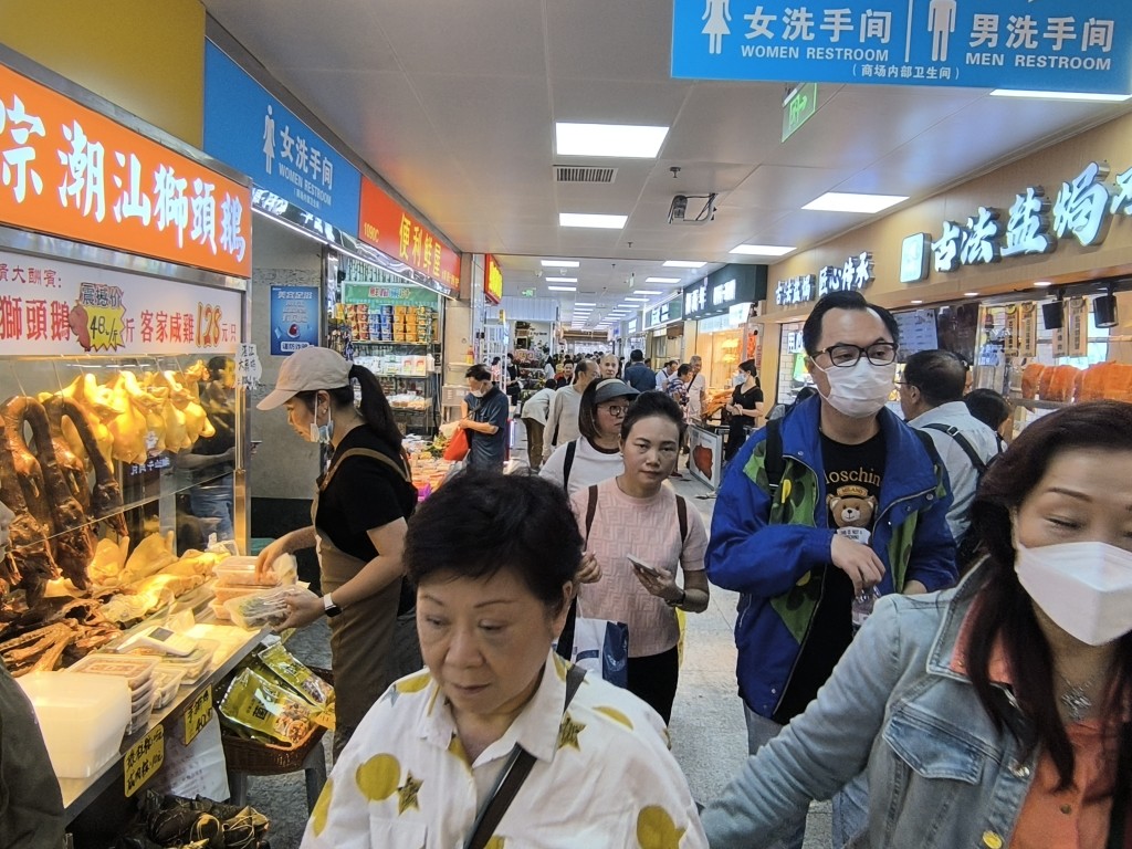 大湾区跨境消费越来越频繁。《星岛》资料图片 大湾区跨境消费越来越频繁。《星岛》资料图片