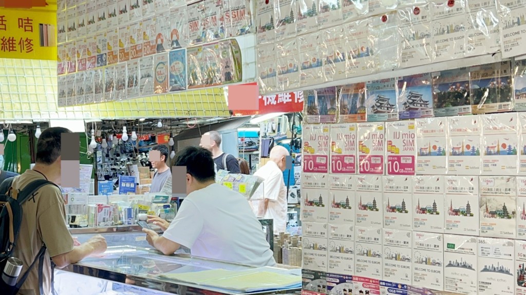每人於各電訊商出電話卡上限擬減至3張 。資料圖片 每人於各電訊商出電話卡上限擬減至3張 。資料圖片