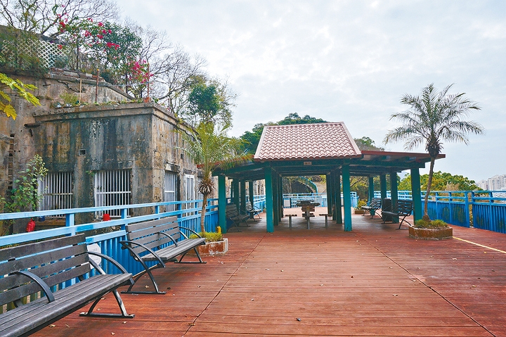 西灣炮台範圍內建有涼亭供到訪遊人小歇。