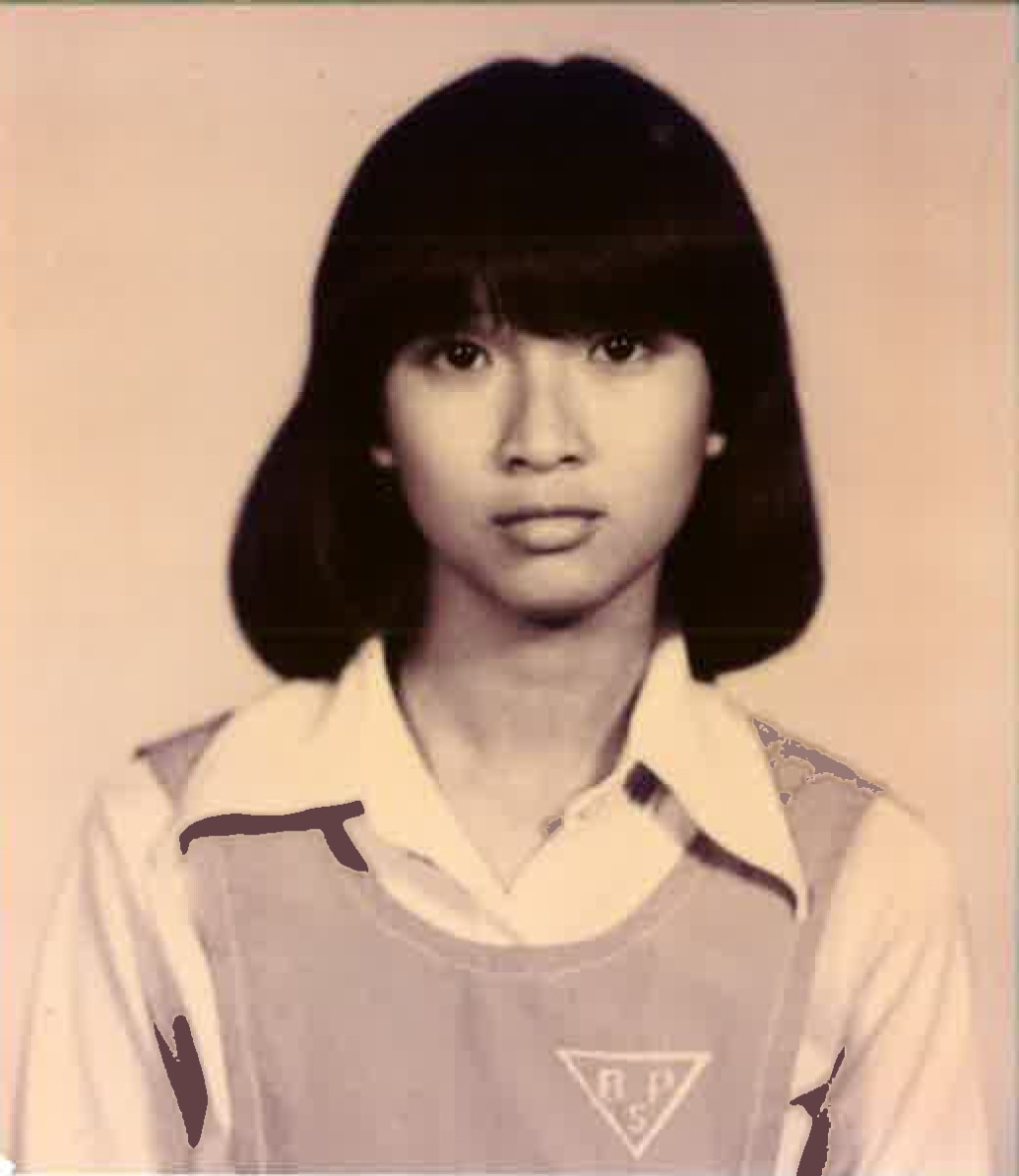 卢敏仪中学时期的照片。