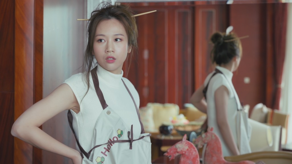 何沛珈「包租婆」上身，喜感十足。