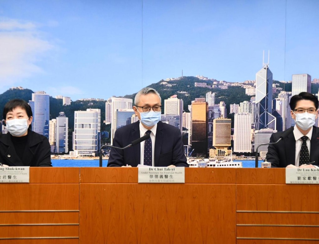徐德義(中)表示,對違禁令的酒吧,會先以建議及勸喻為主。