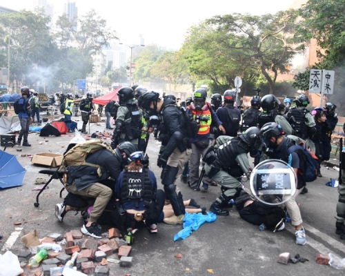 理工大學爆發激烈衝突。