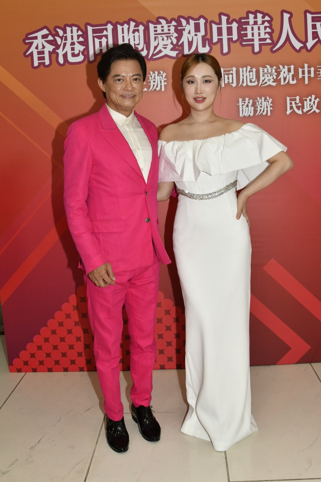 王冰冰與莫華倫10月1日在「國慶文藝晚會」表演。