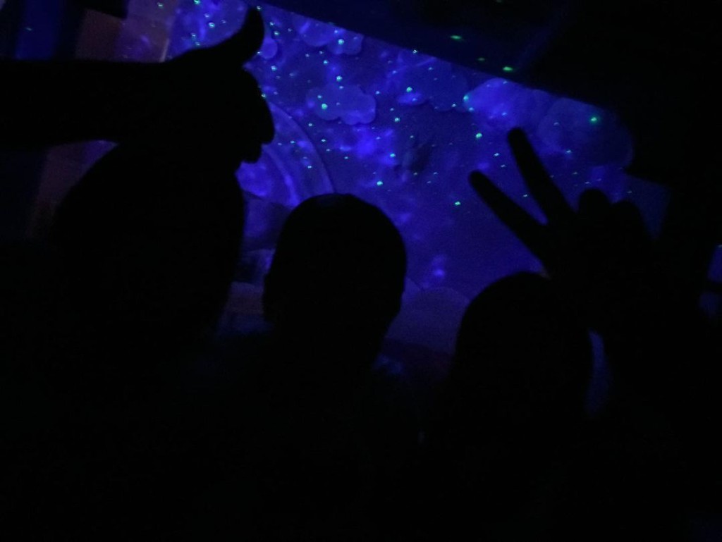 有星空投影!