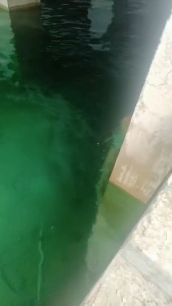 廣西一爛尾樓因積水而變成「潛水勝地」。 廣西一爛尾樓因積水而變成「潛水勝地」。