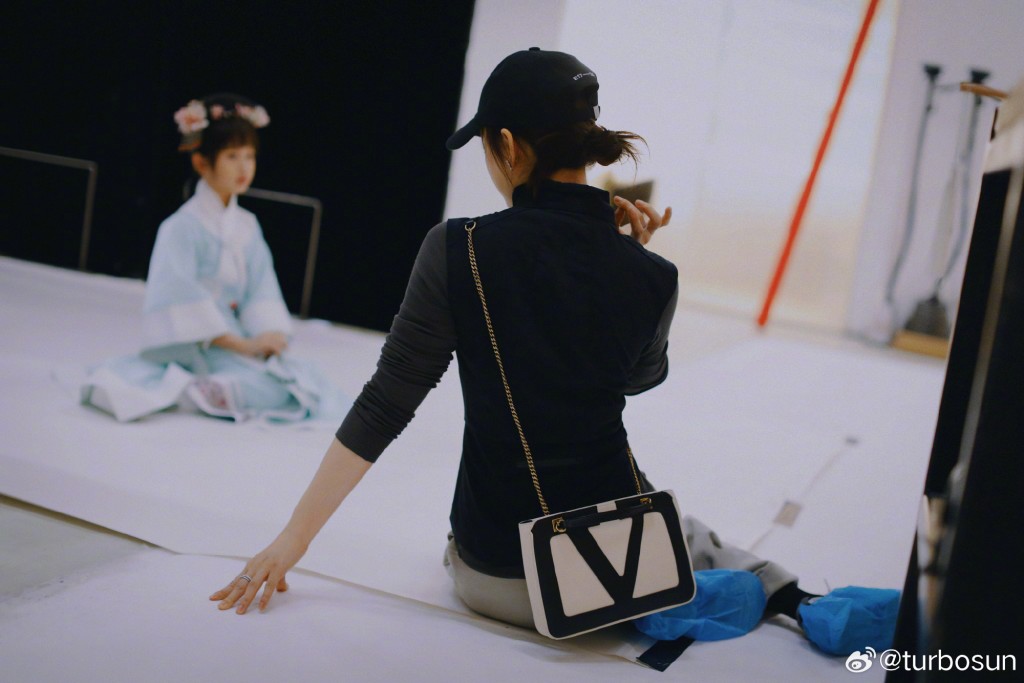 孫儷安排女兒影《甄嬛傳》的造型。 孫儷安排女兒影《甄嬛傳》的造型。