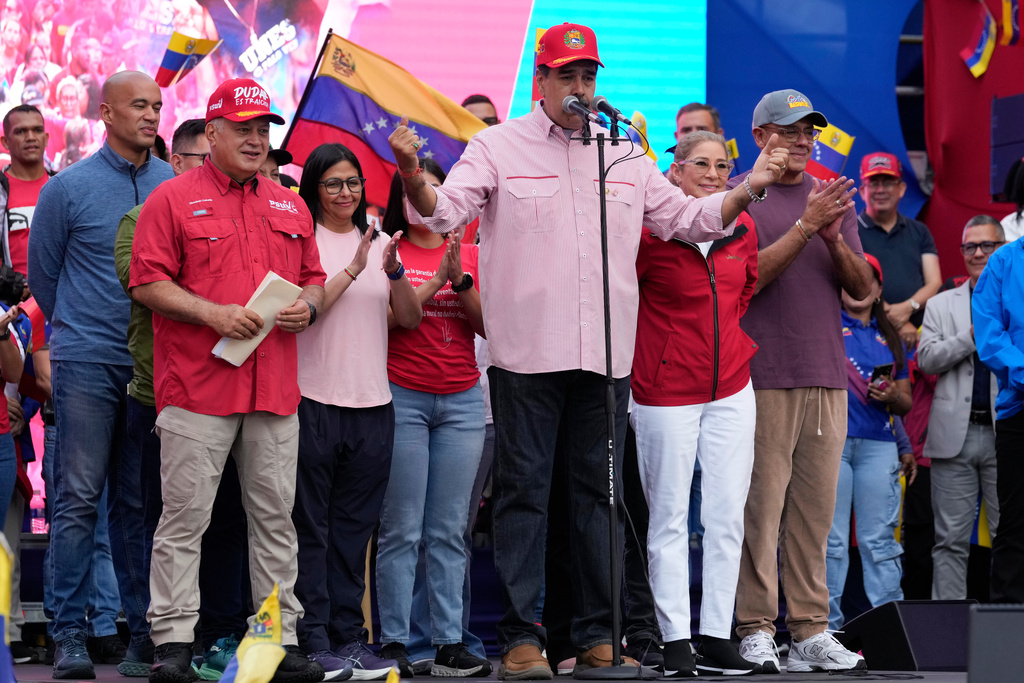 委内瑞拉总统马杜罗证实曾跟特朗普通话。美联社