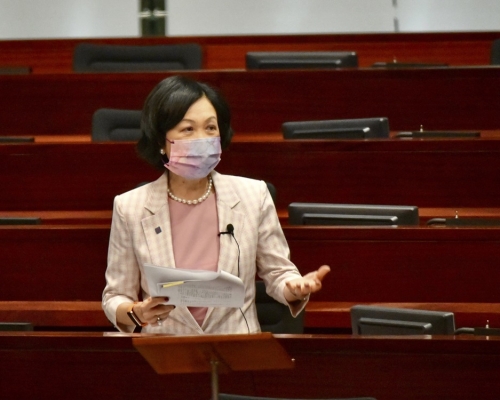葉劉淑儀指師語文能力試中，考生英文寫作整體表現不佳，憂慮影響教學水平。資料圖片
