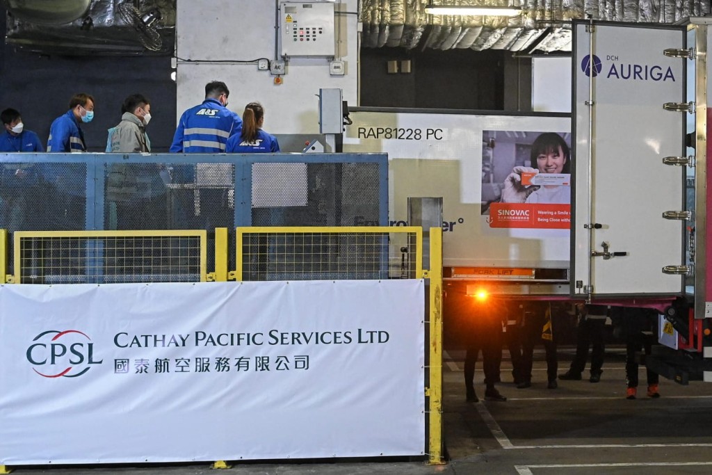 首批100萬劑科興疫苗傍晚已經運抵本港。