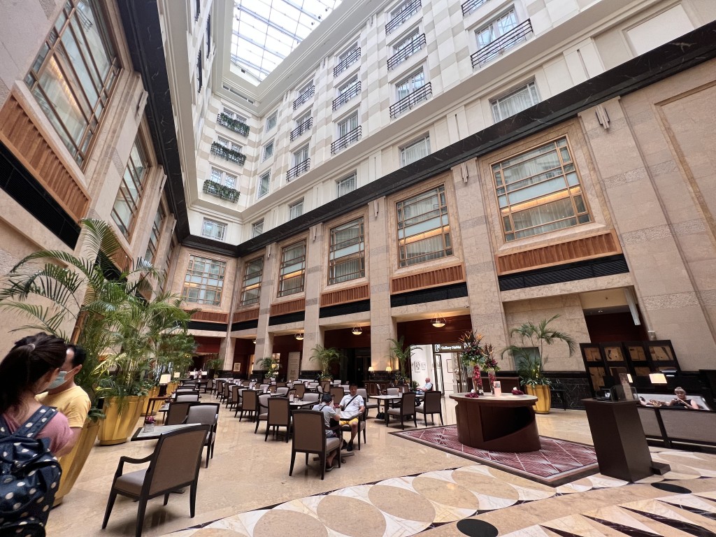 代表团将入住的富丽敦酒店，位于新加坡市中心。（郭咏欣摄）