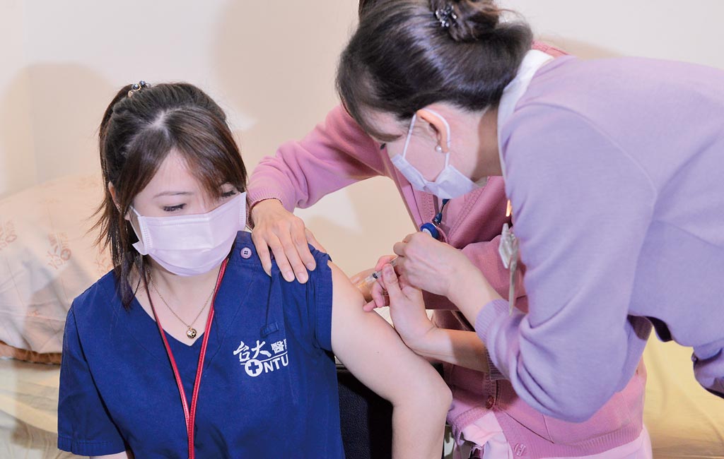 台灣接種的是英國阿斯利康疫苗。網上圖片