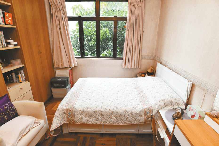 主人房间隔工整实用，在摆放多组寝具后仍有充裕活动空间。