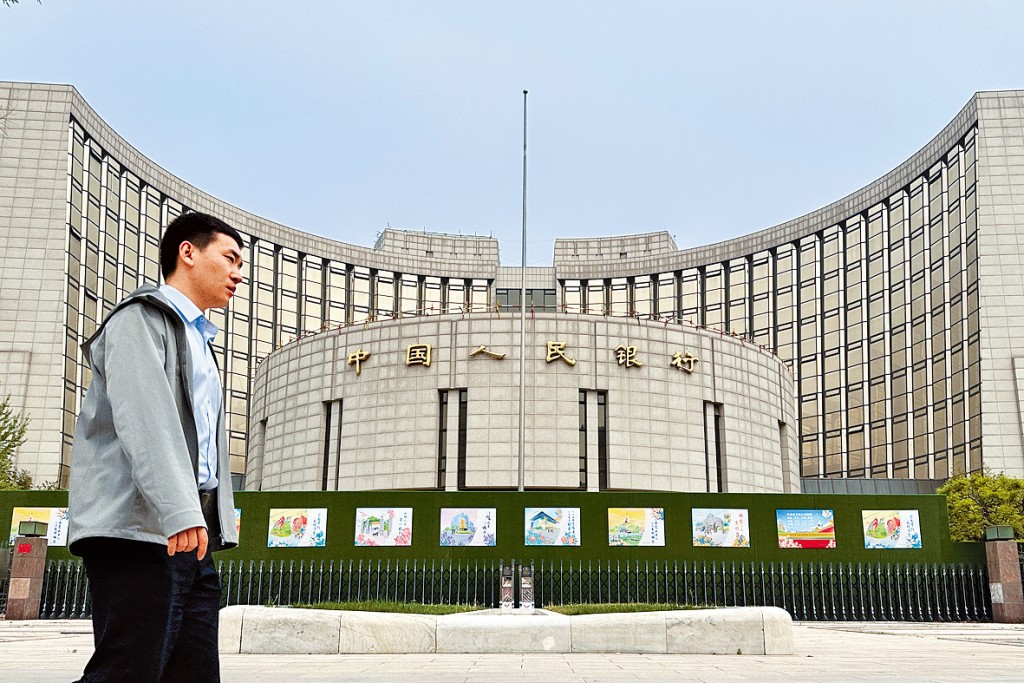 人行召開工作會議，提出會擇機降準降息，保持流動性充裕。