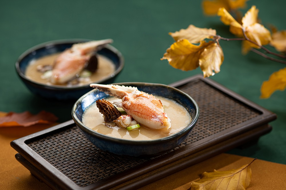 羊肚菌蛋白蒸蟹鉗　　玉庭