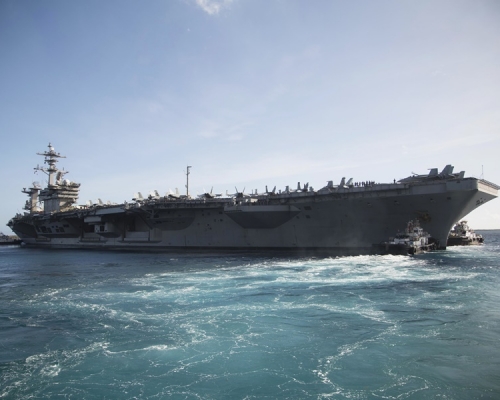 「罗斯福号」因疫情在关岛停泊近两个月。AP 