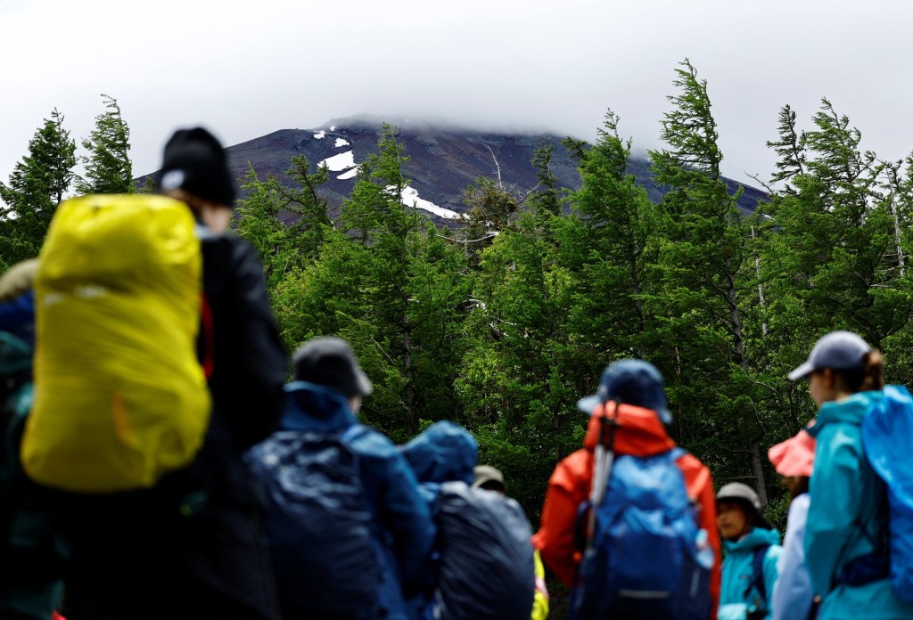 富士山今年登山季吸引20萬人次。路透社