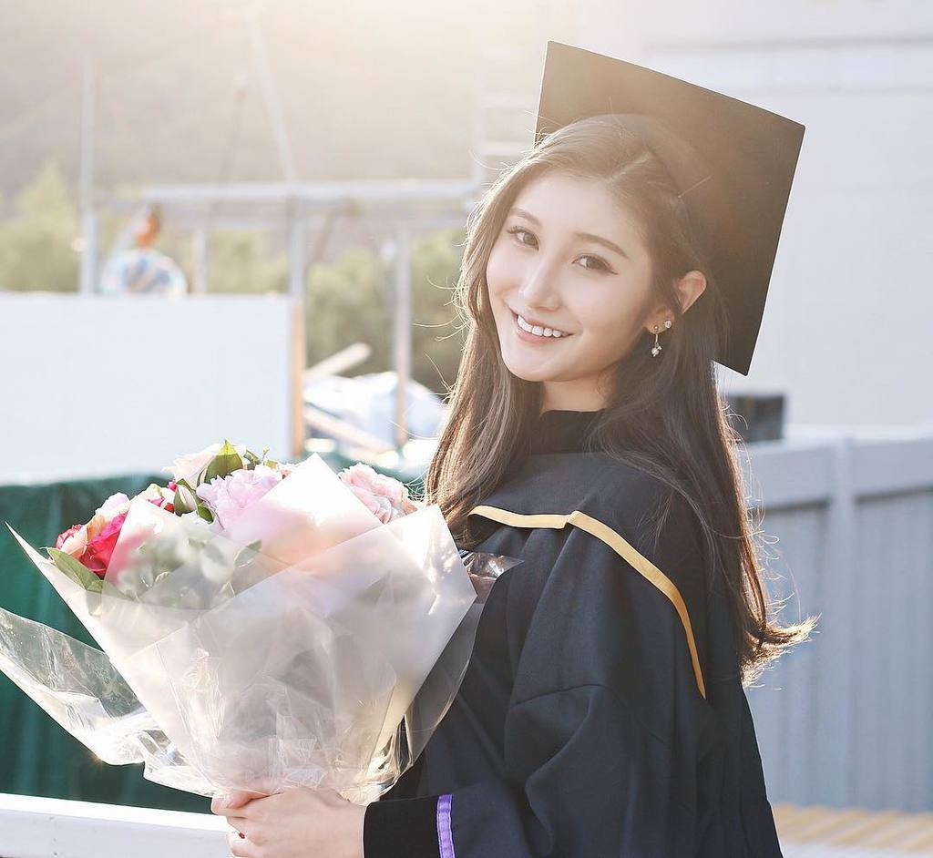沈殷怡畢業後返港，再入讀香港中文大學修讀法學碩士。