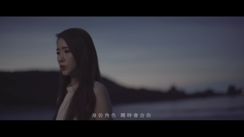 菊梓喬於2016年以唱作女新人「HANA」身份在港出道。  