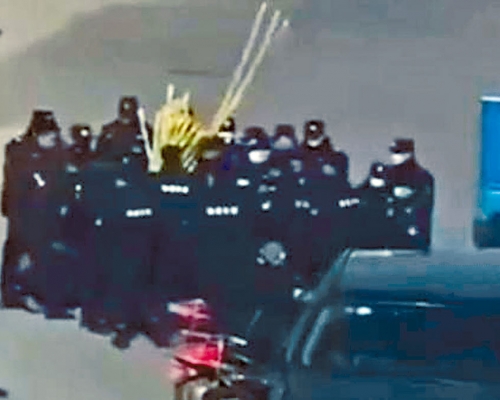 「南通城管當街搶老人甘蔗」的視頻流傳。