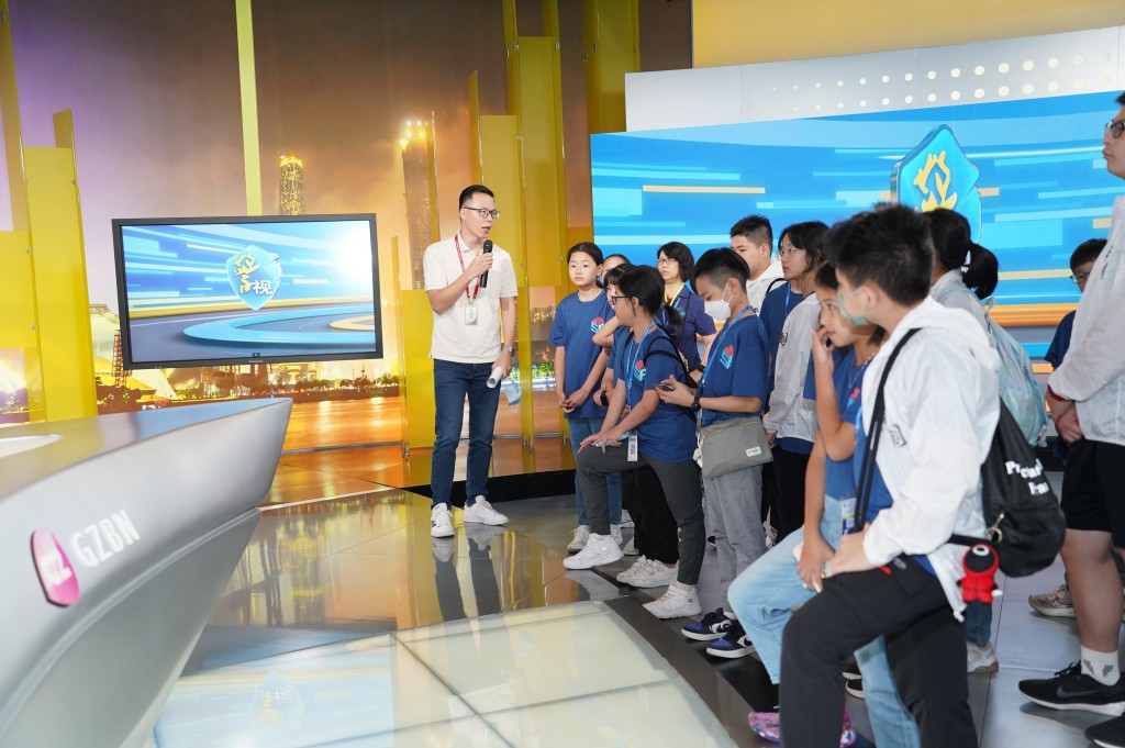 少訊劍擊隊參觀廣州國際媒體港的廣州廣播電視台，包括新聞演播廳、全媒體指揮調度中心、播控中心，5G技術展示區等等。