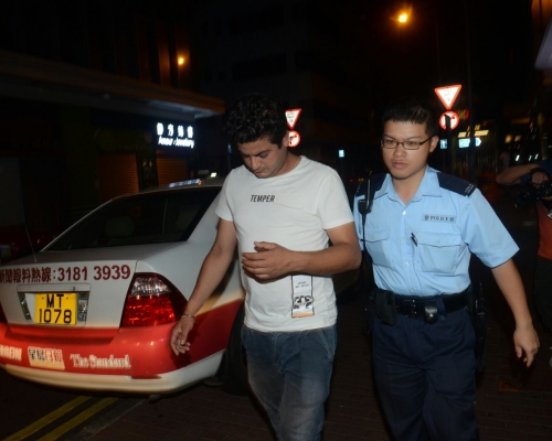 兩南亞漢油麻地便利店外遇劫,失二萬元金鏈現金。
