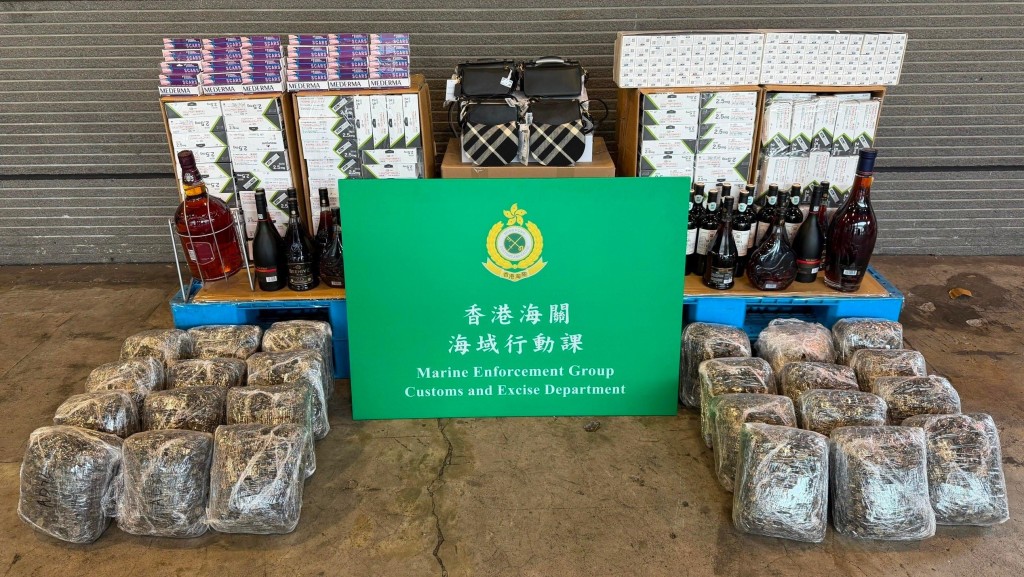 海關截獲走私內河船拘船長船員 檢70萬元貨物包括藥劑乾鮑名酒等