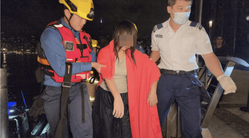 涉事少女年約17歲，獲救時神志清醒，且表現合作並無反抗。黎志偉攝