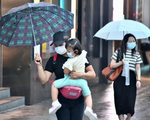 天文台發出紅色暴雨警告。資料圖片