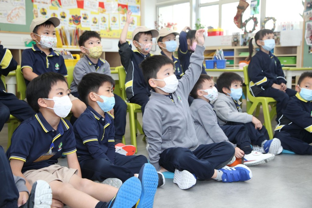 劉平齋在不同課程中加入中西文化元素。