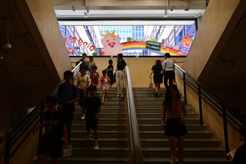 香港電車慶祝120周年在中環街市舉行一系列精彩活動供市民共同參與。陳極彰攝