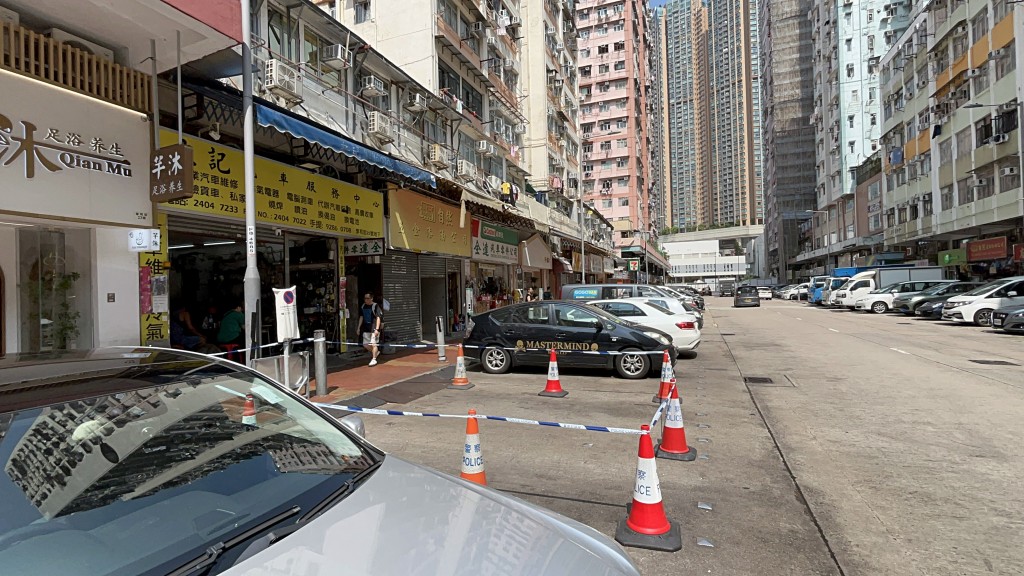 車房前的錶位仍未解封。楊偉亨攝 車房前的錶位仍未解封。楊偉亨攝