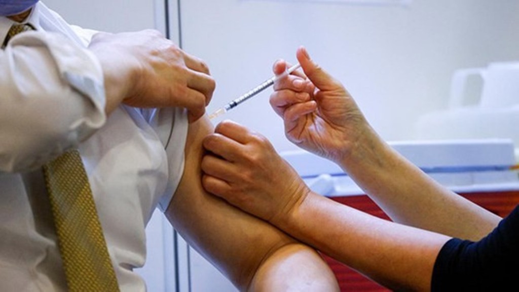 衞生署過去一周接獲3宗接種新冠疫苗後異常事件報告。資料圖片