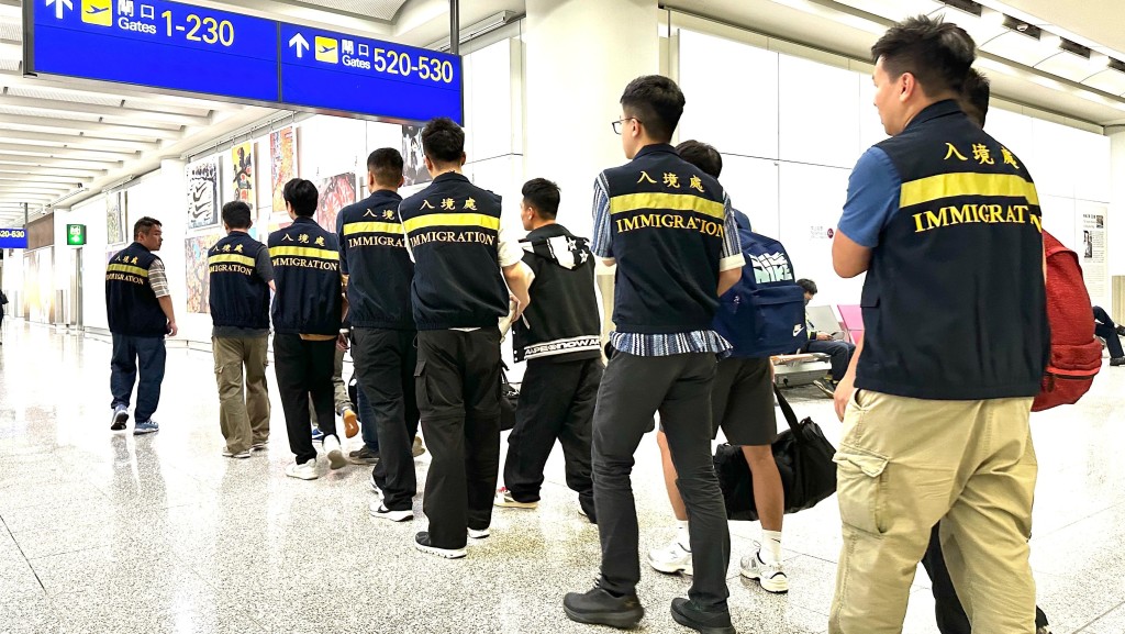 入境處遣返30名越南假難民 部分曾犯刑事罪