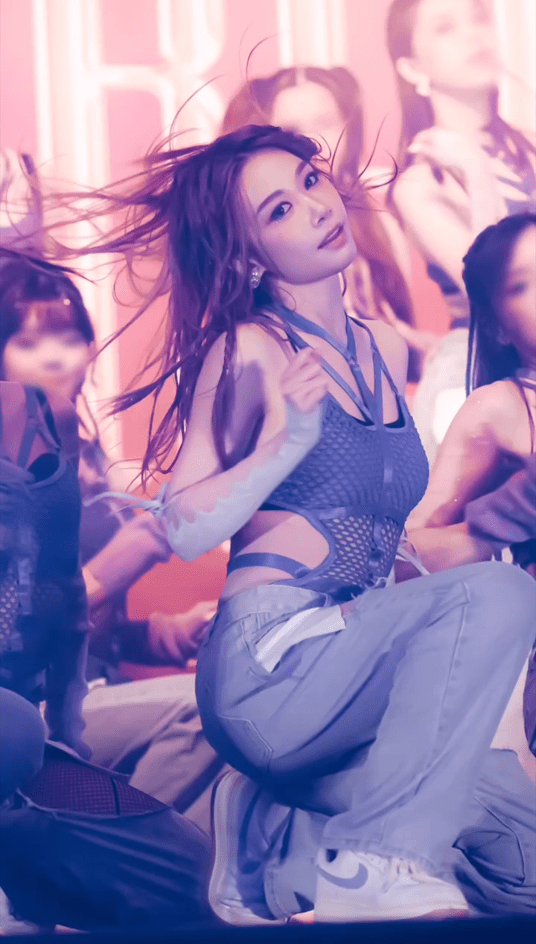 Rose Ma曾穿上性感装束，在台上跳火辣辣的舞，令现场立即升温。