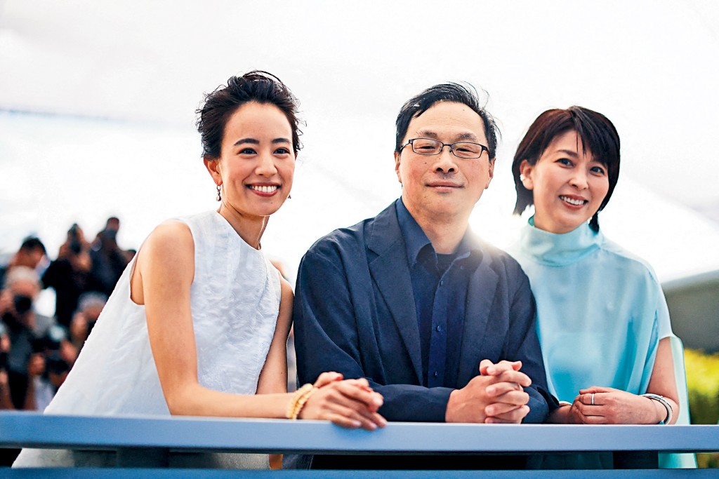 （左起）石橋靜河、深田晃司及松隆子出席《日記》記者會。片中石橋靜河和松隆子在片中哼唱《天黑黑》。