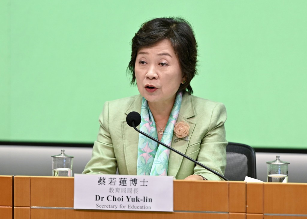 教育局局長蔡若蓮表示,政府已改變過往單靠大學各自宣傳的模式,轉為教資會加強聯繫「拼船出海」。資料圖片 教育局局長蔡若蓮表示,政府已改變過往單靠大學各自宣傳的模式,轉為教資會加強聯繫「拼船出海」。資料圖片