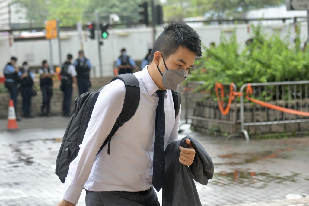 初選案被告鄭達鴻今早於西九龍法院出庭自辯時稱,公民黨當時堅持否決財案。 梁譽東攝