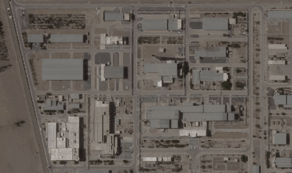 2卫星影像显示了2025年5月17日以色列对伊朗核设施发动攻击前，位于伊朗伊斯法罕的伊斯法罕核子技术中心的建筑。路透社