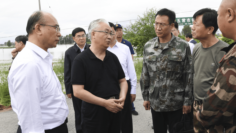 國務院副總理張國清，6天赴三省份。圖為張國清在黑龍江指導支持抗洪搶險救災工作。新華社