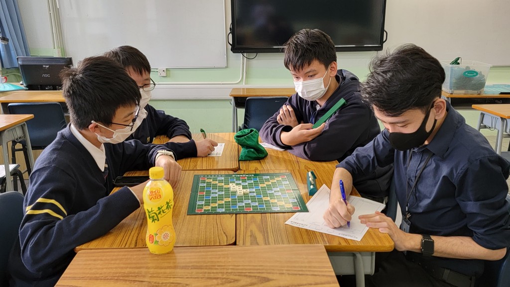 羅桂祥中學設有英文拼字學會，成員不時參加公開比賽如香港青少年Scrabble錦標賽。