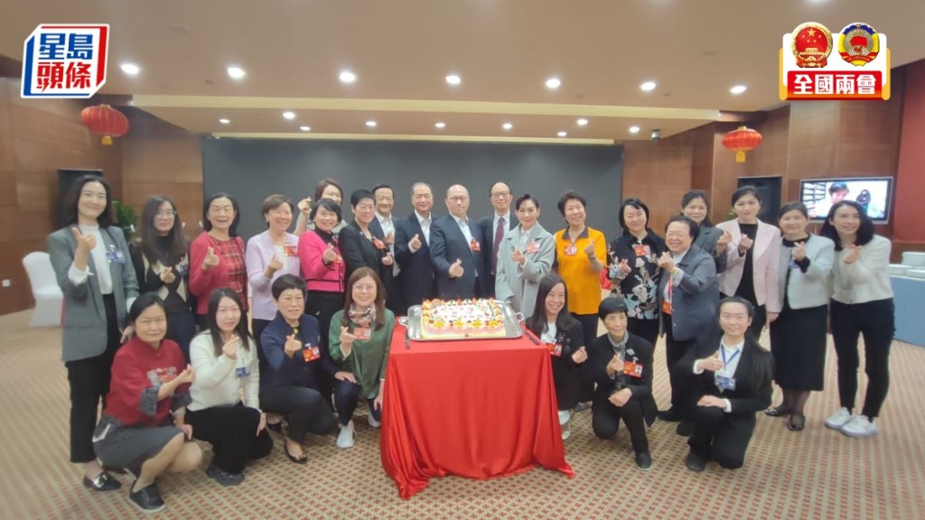 港區政協委員在駐地慶祝婦女節。
