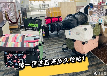 似是搬家的行李。