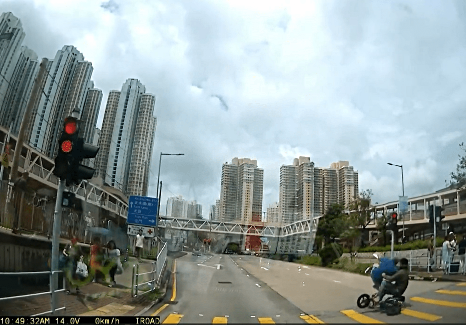 一輛電動單車將他撞飛。fb： 交通意外求片區