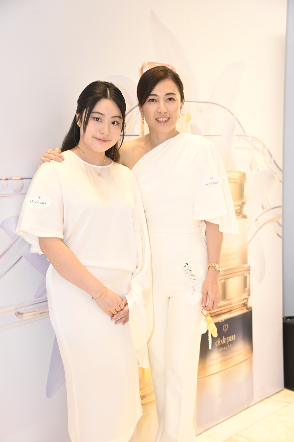 甘比帶埋大女劉秀樺(Josephine)到銅鑼灣出席護膚品牌活動。 甘比帶埋大女劉秀樺(Josephine)到銅鑼灣出席護膚品牌活動。