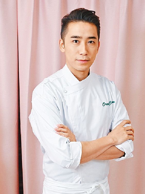 食谱作者：湛锦钿（Oreo Charm）  　　曾于半岛酒店Gaddi's任职，擅长炮制特色西餐及中式家常小菜，拥有西式厨务肉食处理证书及国际咖啡师调配资格。曾任多个电视节目的嘉宾厨师及客席评判，为企业担任烹饪活动导师和上门私房菜业务。早前开设食材店COOK iDEA，研发自家食材，在网上介绍特色饮食、分享食谱。